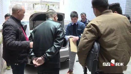 重庆警方破获非法经营案查获烟草专卖品斤