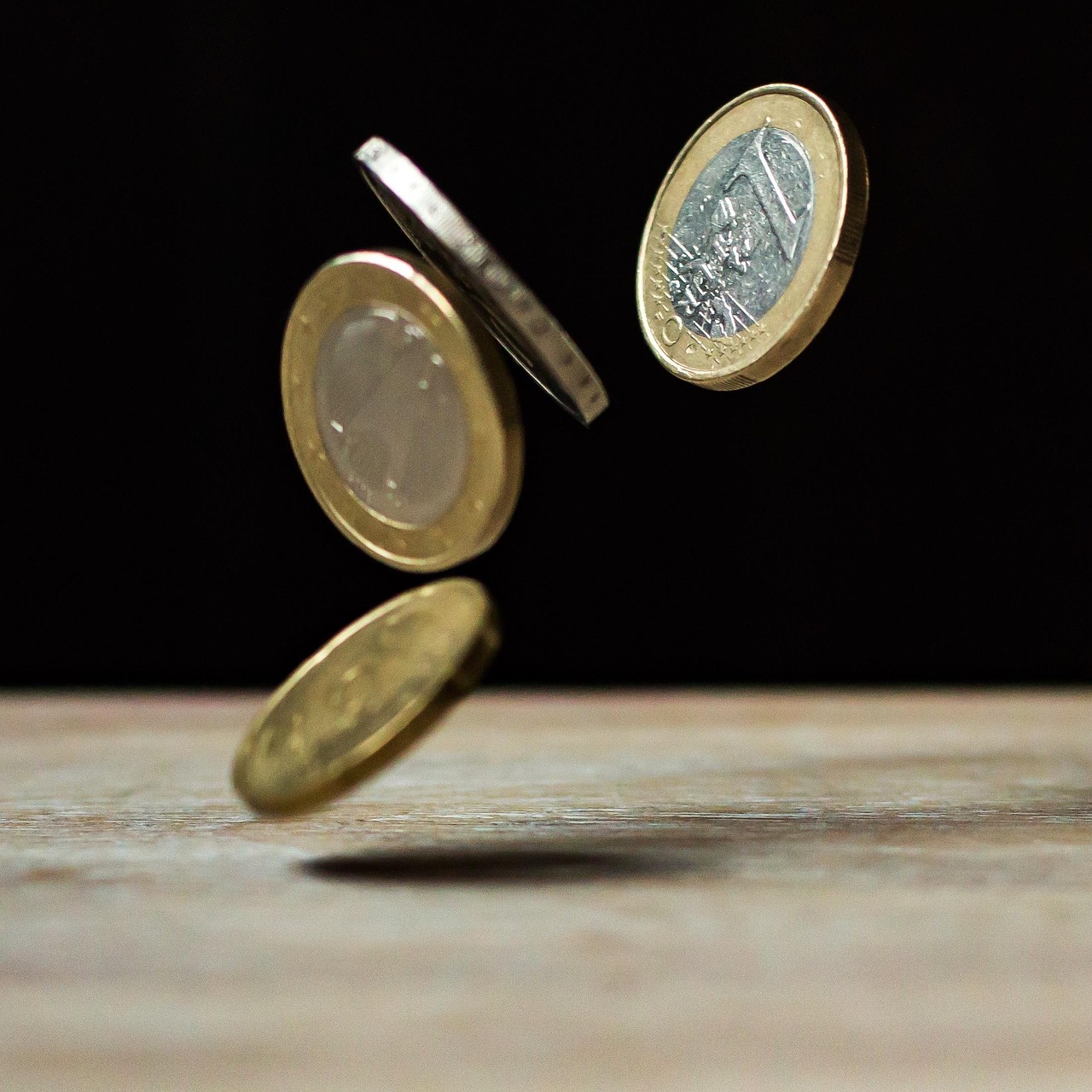 购买保险产品，明智投资还是浪费金钱？深入解析保险的价值与选择策略